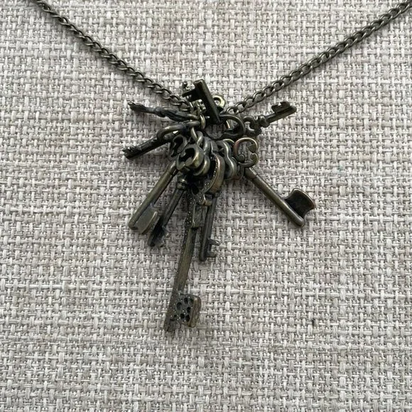 Nordstrom Rack Necklaces Antique Glod Tone Keys Statement Pendant Jewelry - Picture 5 of 11